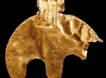 Fig. 2. Golden crescent-shaped pendant (lunnula) reverse (Phot. T. Gąsior).